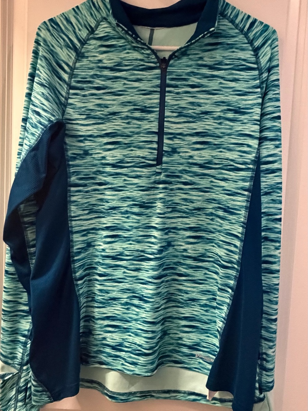 New w/ out tags Patagonia Teal & Navy Space-Dye Long-Sleeve Rash Guard